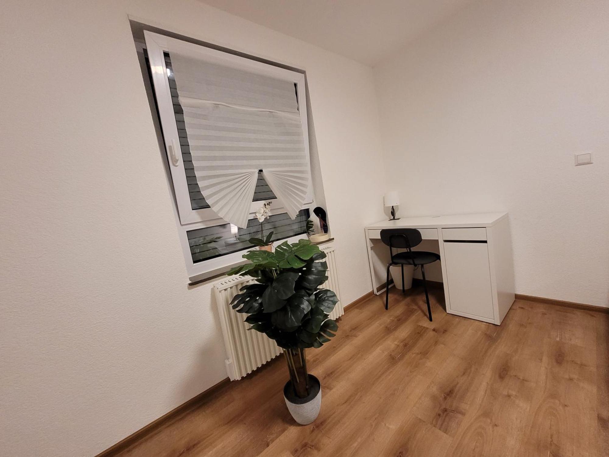Living Flat, Eine Wohnung Mit Zwei Schlafzimmern Und Balkon Schorndorf  Εξωτερικό φωτογραφία
